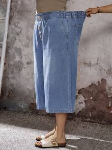 SHEIN CURVE+ 大码纯色极简日常牛仔裤，夏季嘉年华服装通勤度假毕业时尚Y2K可爱街头风性感派对婚礼优雅商务休闲女士商务海滩毕业典礼女士做旧牛仔百慕大短裤带口袋高腰宽松版型日常穿着 - 藍色 - 查看 7
