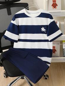 SHEIN Mirajuku 2件套青少年男童时尚休闲条纹印花短袖T恤和简约运动跑步短裤，适合夏季及多个季节穿着 - 藏蓝色 - 查看 3