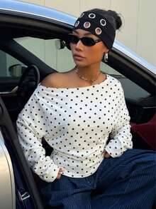 Muchica Áo sweatshirt nữ dáng casual tối giản, nền trắng, họa tiết chấm bi đen khắp áo, thiết kế vai bất đối xứng, chất liệu nhẹ, đa năng cho mùa xuân/hè, phù hợp mặc trong nhà, là trang phục mùa hè. - Nhiều màu - Xem 4