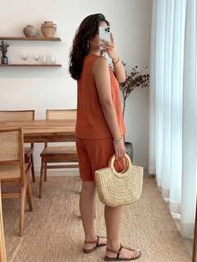 Enliva Bộ 2 áo ba lỗ không tay màu trơn cỡ lớn và quần short, thời trang tối giản phù hợp cho mùa hè - Màu Cam cháy - Xem 2