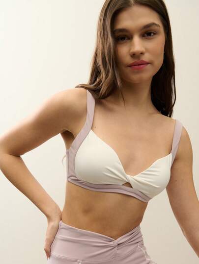 Nöista Activewear Bra With Front Twisted Detail And Removable Pads, White And Light Lilac Color, Part Of A Set. Gymwear, Yoga, Comfortable Clothes, Workout Outfit, Pilates, Barre, Fitness.