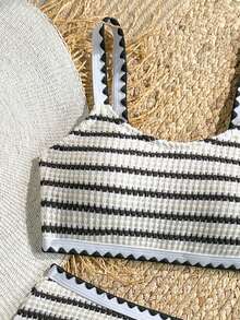 SHEIN 少女黑白条纹针织纹理贝壳边吊带比基尼套装，适合游泳、度假、夏季海滩穿着，儿童泳衣套装，夏季假期 - 黑與白 - 查看 7