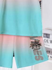 SHEIN 男童休闲舒适时尚简约圆领短袖T恤短裤套装，经典渐变马卡龙蓝粉图案印花，标志性棕榈树海滩印花 - 彩色 - 查看 5