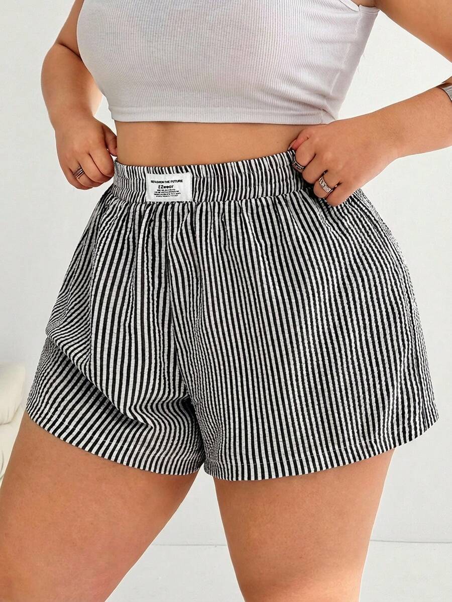 SHEIN EZwear 夏季大码女式休闲腰带扣条纹短裤 - 黑與白 - 查看 1