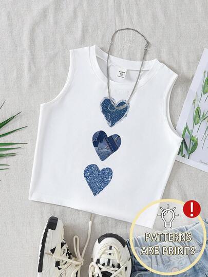 女童休闲时尚仿牛仔爱心贴布印花无袖背心，舒适夏季款式，适合春、夏、秋季穿着，白色，适合日常居家穿着，甜美可爱的白色背心，适合少女春、夏、秋、冬季日常穿搭。