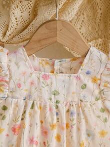 SHEIN Vintaside Kids 女嬰多色夏季花卉印花荷葉袖迷你洋裝，田園風清新圖案輕盈休閒派對版型，適合戶外穿著 - 杏色 - 查看 8