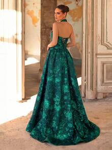 优雅浪漫的时尚提花面料露背连衣裙，搭配宽松裙摆，适合出席优雅派对、婚礼宾客、酒红色正式晚礼服、时尚伴娘礼服、正式晚宴礼服等场合。 - 墨綠色 - 查看 2