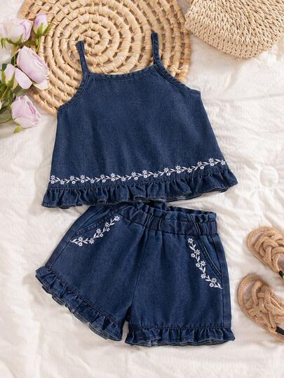Bộ đồ denim hai mảnh cho bé gái, hàng mới về, kiểu dáng dễ thương, năng động, màu xanh đậm, eo chun, thêu hoa, viền bèo nhún, dáng rộng, chất liệu denim cotton mềm mại, hoàn hảo cho trang phục mùa hè, mặc hàng ngày, đi nghỉ mát, dã ngoại, đi học, dự tiệc.