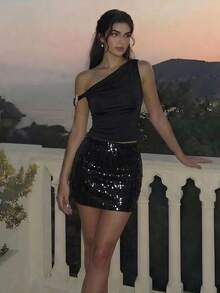 SHEIN MOD Bộ đồ 2 món thời trang hè dành cho nữ: Áo ôm sát cổ bất đối xứng đính kim loại và chân váy ngắn đính sequin. - màu đen - Xem 2