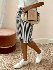 Bermudas de pierna ancha con cordón en la cintura, a rayas verticales en blanco y negro - Negro - Ver 3