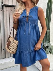 SHEIN 孕妇纯色无袖蝴蝶结荷叶边牛仔连衣裙，适合夏季、嘉年华、通勤、度假、毕业典礼等场合，时尚又充满Y2K风格，可爱街头风，性感迷人，适合派对、婚礼、商务休闲等各种场合。另有女士无袖V领牛仔连衣裙，正面系带，荷叶边细节设计。以及女士无袖荷叶边系带牛仔连衣裙，休闲短款。 - 藍色 - 查看 7