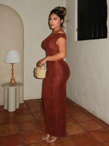 Maria Perezxox Năm mới Thu/Đông 2025, Ngày lễ tình nhân, Tiệc tùng, Tiệc chiêu đãi, Hẹn hò, Tiệc sinh nhật, Phong cách đại học, Trang phục sinh viên, Đi chơi hàng ngày, Cơ bản Đa năng, Thường ngày, Du lịch du thuyền, Nổi tiếng, Thanh lịch, Đi làm, Thường ngày công sở, Thanh lịch Lãng mạn Gợi cảm Tiệc tùng, Gợi cảm, Đầm ôm sát cổ không tay bất đối xứng, Vải sọc dọc họa tiết màu nâu, Đầm dự tiệc dài thêm, Đầm nữ Thu/Đông - màu nâu - Xem 4