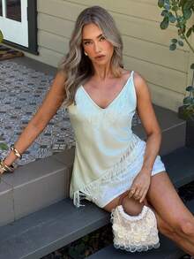 Aloruh Camisola feminina verde-clara com decote em V, franjas, alças finas, barra assimétrica e costas nuas. Ideal para férias, encontros, festas e eventos noturnos. - Verde - Ver 4