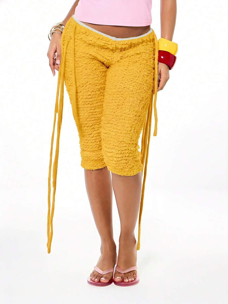 SUMWON WOMEN 钩编纹理七分裤，侧边系带设计，流苏点缀，及膝长度，适合夏季节日穿着 - 黃色 - 查看 1