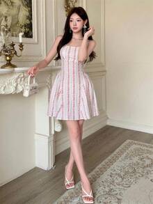 SHEIN K-Vae Áo croptop dáng chữ A cổ vuông thắt nơ họa tiết hoa nhí - Hồng - Xem 3