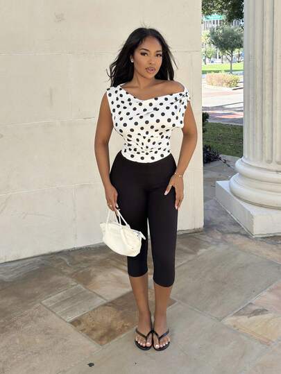 Alexandranx 女式休闲波尔卡圆点图案优雅斜肩褶饰短款上衣，适合夏季，适合日常穿着单肩短款上衣夏季短款上衣女式短款上衣波尔卡圆点短款上衣可爱短款上衣