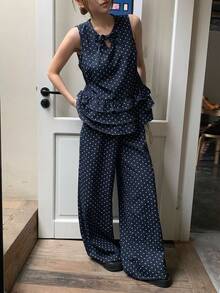 DAZY Bộ đồ nữ gồm áo không tay cổ buộc dây chấm bi và quần jeans ống rộng. - Màu xanh lam - Xem 9
