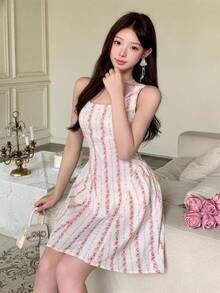 SHEIN K-Vae Áo croptop dáng chữ A cổ vuông thắt nơ họa tiết hoa nhí - Hồng - Xem 7