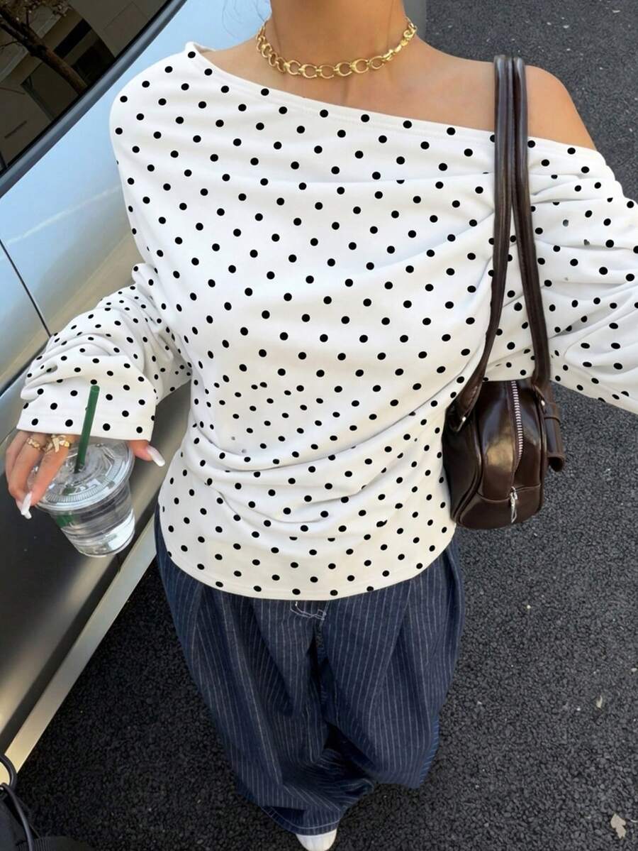 Muchica Áo sweatshirt nữ dáng casual tối giản, nền trắng, họa tiết chấm bi đen khắp áo, thiết kế vai bất đối xứng, chất liệu nhẹ, đa năng cho mùa xuân/hè, phù hợp mặc trong nhà, là trang phục mùa hè. - Nhiều màu - Xem 1