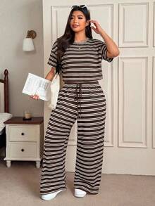 SHEIN EZwear Bộ đồ thể thao 2 món cỡ lớn gồm áo thun và quần kẻ sọc nâu, thích hợp cho mùa hè. - màu nâu - Xem 4
