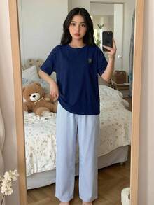 SHEIN Tween女孩休閒百搭睡衣套裝，包含一件純色Logo休閒上衣與一件寬鬆版提花條紋長褲，KIDS - 藍白色 - 查看 8