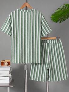 SHEIN 2件套青少年男童夏季撞色字母拼接圆领短袖T恤和户外休闲时尚3D字母运动短裤 - 綠色 - 查看 2