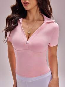 CourtClass 女士Polo衫，时尚优雅休闲网球风健身瑜伽短袖修身V领单扣设计上衣，夏季款 - 淺粉色 - 查看 1