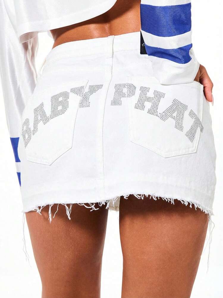 BABYPHAT Saia Denim Branca Feminina Mini com Aplicações de Strass, Barra Desfiada e Desgastada, Estilo Casual de Verão para Festivais e Streetwear