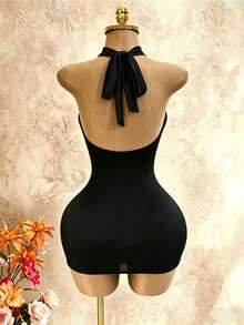 Mistrie Vestido mini ajustado con cuello halter y diseño floral calado en rojo, vestido de verano sexy para vacaciones - Negro - Ver 2