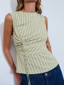 Áo không tay bằng vải kẻ sọc xanh dương, có phần nhún bèo điều chỉnh được ở phía trước, khóa kéo bên hông và cổ tròn. Thích hợp cho mùa hè, mùa xuân, mặc thường ngày, đi nghỉ mát. - màu xanh lá - Xem 4