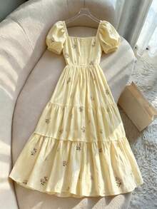 Franclia Vestido de diseño con cuello cuadrado, mangas de pétalos, abotonadura sencilla y volantes en la cintura con estampado floral francés delicado - Amarillo - Ver 1