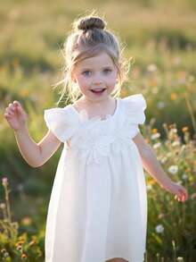 SHEIN Elladie kids 女童纯色优雅连衣裙。精致的荷叶袖设计增添可爱魅力，A字廓形优雅大方。3D立体花卉装饰更添活力。适合多种场合：户外玩耍，轻松吸引眼球；居家休闲，舒适自在；参加派对，优雅吸睛。小公主们的首选。 - 白色 - 查看 11