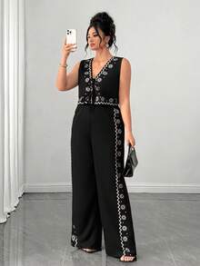 SHEIN Tall CURVE مجموعة قطعتين من سترة مربوطة وبنطلون بطبعة زهور للمقاسات الكبيرة - الأسود - مشاهدة 1