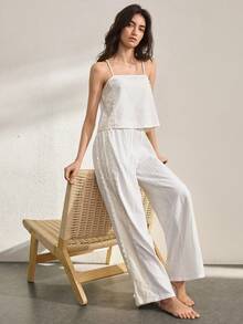 Ocili Set de pijama de 2 piezas con camiseta de tirantes y pantalones con bordado bohemio minimalista y volantes de atar, 100% algodón para mujeres - Blanco - Ver 2