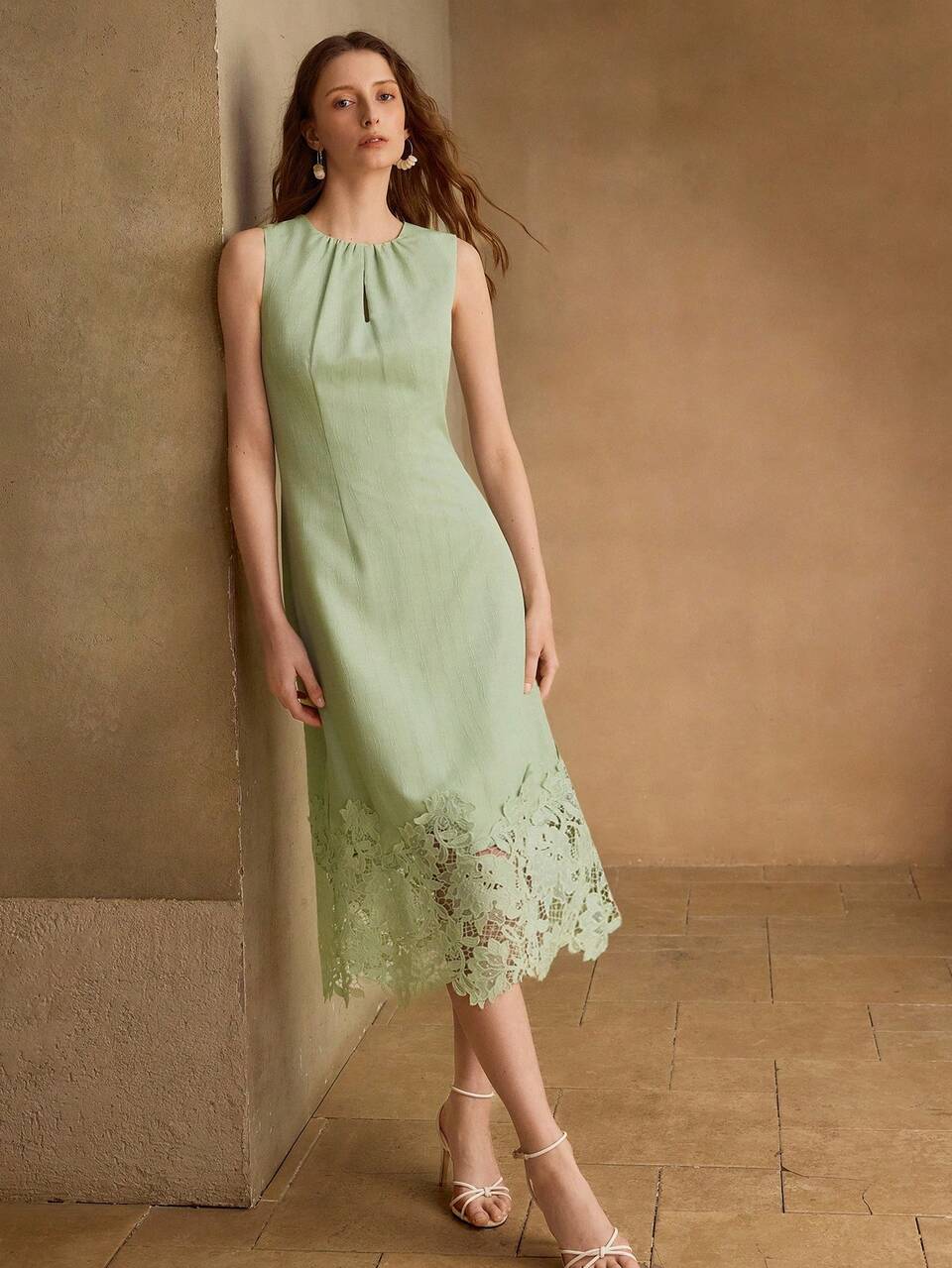 WOMEN'S APPLIQUE MANDARIN COLLAR MID-LENGTH DRESS