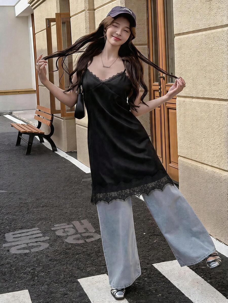 K-Vae 女士休闲性感外出约会通勤百搭日常简约度假夏季穿搭吊带V领撞色蕾丝韩版时尚迷你连衣裙 - 黑色 - 查看 1