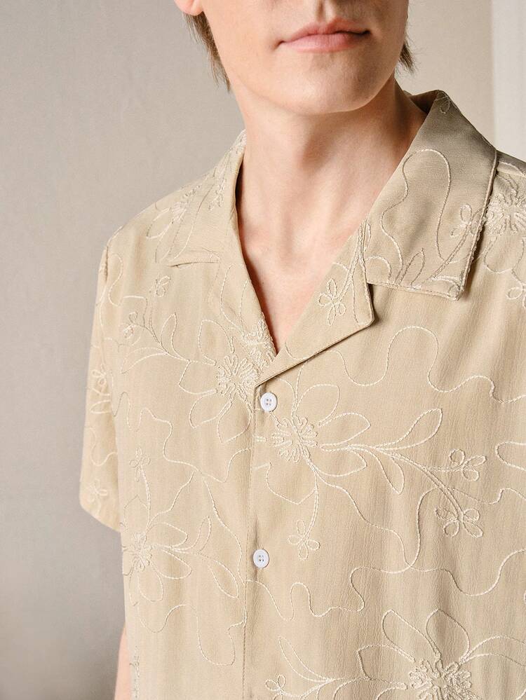 卡其色男士提花修身短袖休閒襯衫，翻領設計，復古風 / 杏色花卉刺繡領寬鬆版型 - 杏色 - 查看 5