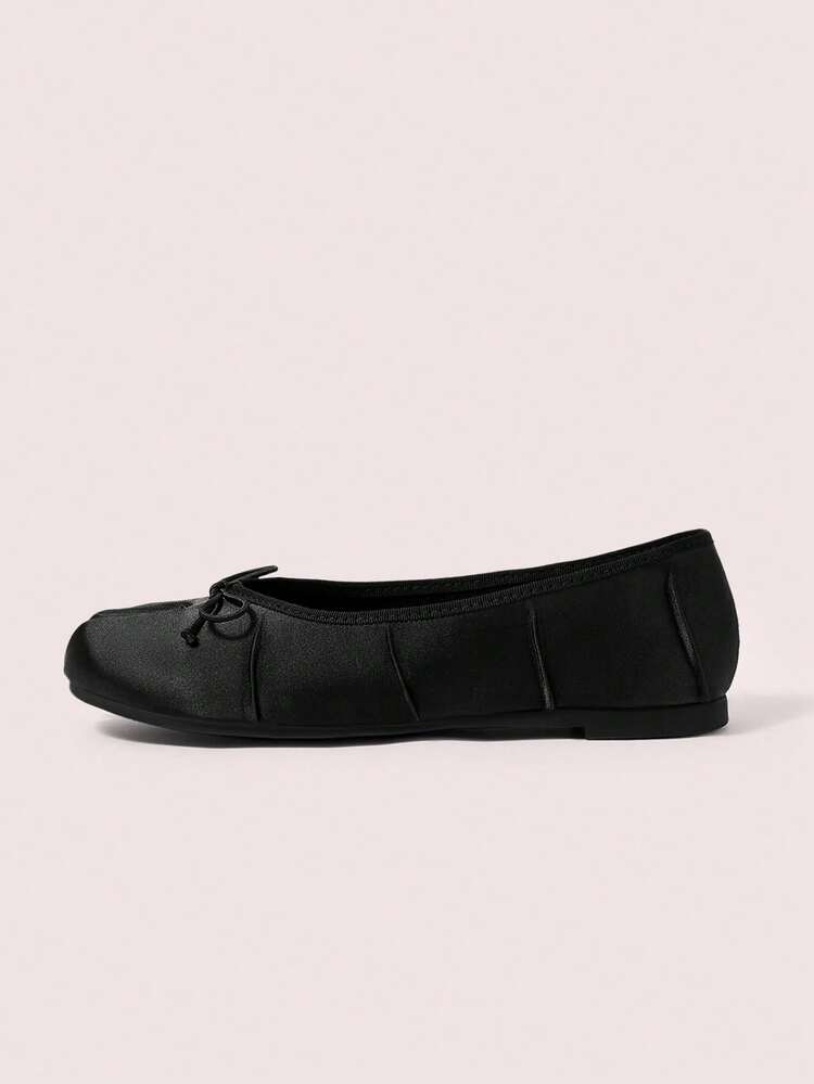 CUCCOO DOLLMOD Women's Black Satin Pleated Round Toe Split Toe Flats Classic Vintage Japanese Casual Cute Vacation Commute Shoes
