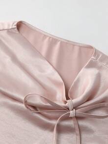 GlowEve Áo kiểu nữ mùa hè bằng vải satin bóng màu hồng phấn, cổ lệch, thiết kế nơ, tay ngắn. - Màu Hồng baby - Xem 3