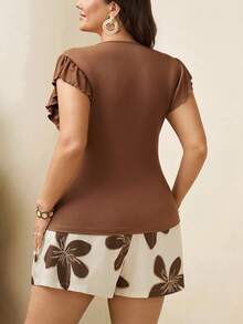 SHEIN LUNE Bộ đồ 2 mảnh cỡ lớn: Áo cổ tròn màu trơn và quần short thắt lưng in hoa. - Màu Khaki - Xem 4