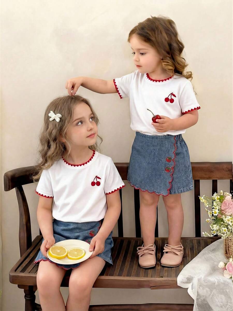 SHEIN Elladie kids 女童两件套儿童春夏圆领针织T恤和牛仔短裙套装，刺绣撞色工艺，休闲可爱樱桃刺绣设计，女童夏季短袖短裤套装