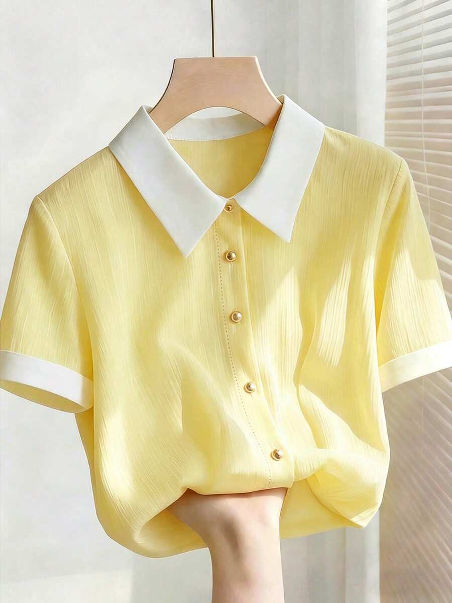 Franclia Áo kiểu nữ cỡ lớn màu hồng thanh lịch mới cho mùa hè, chất liệu chiffon, cổ trắng, dáng rộng, tay ngắn. Thích hợp cho mùa hè, lễ hội và các dịp nghỉ lễ. Đặc điểm nổi bật: cúc kim loại trang trí, kiểu dáng đa năng, cổ áo tương phản, dáng rộng, tay ngắn và vải xếp ly. Trang phục mùa tốt nghiệp, trang phục công sở thời trang, trang phục thường ngày năng động, trang phục chuyên nghiệp thành thị. - Màu vàng - Xem 1