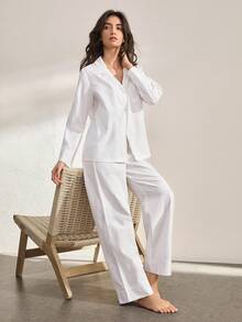 Ocili Conjunto de pijama de mujer de unicolor con cuello de solapa, botón de concha, bordado de encaje natural y suave, de manga corta y pantalón corto para uso diario - Blanco - Ver 5
