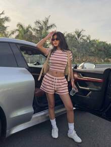 Muchica 2026新款休闲条纹印花宽松露脐上衣和短裤两件套，百搭设计，适合街头风、派对、音乐节、夏季日常穿着 - 彩色 - 查看 3