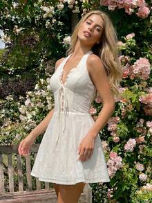 SHEIN Đầm nữ không tay, cổ chữ V sâu, cài cúc và thắt eo, chất liệu cotton ren thoải mái, thích hợp mặc thường ngày hoặc đi nghỉ mát. - Màu be - Xem 4