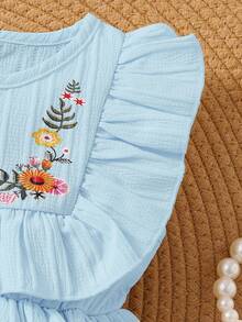 SHEIN Playful Pals 女婴优雅夏季刺绣短袖连衣裙，适合派对和日常穿着 - 淺藍色 - 查看 6