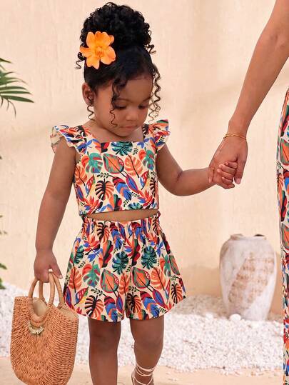 SHEIN 女婴亲子装，印花方领荷叶边休闲背心和短裤两件套，适合度假、外出、旅行等场合。