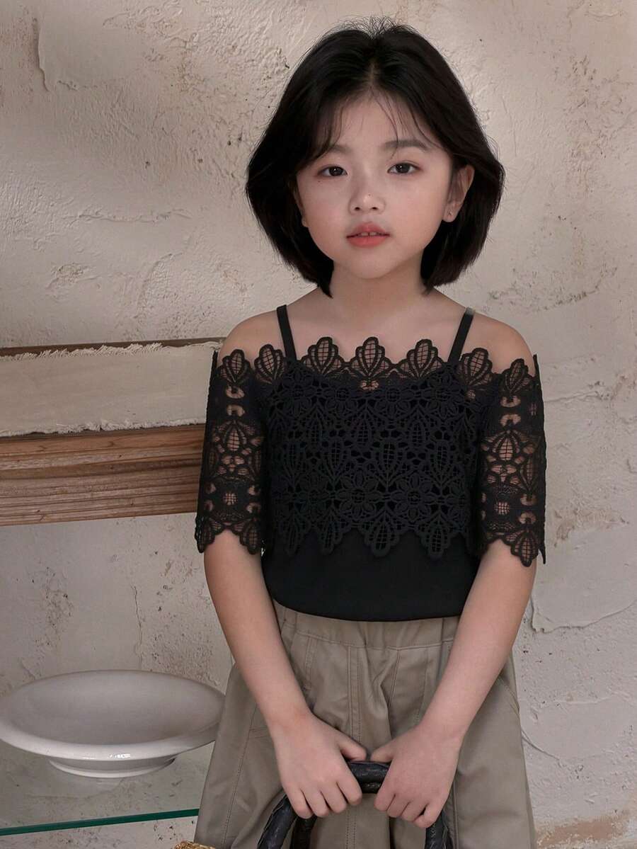 Dazy Kids Camiseta de hombros descubiertos con encaje en contraste para niña - Negro - Ver 1