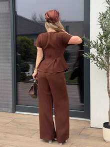 Jeta Ari Conjunto de 2 peças feminino de verão, novo, simples, elegante, para viagem, férias, retrô, formatura, diário, versátil, amarelo damasco, tecido com textura de bambu, gola redonda, manga curta, cintura plissada, em formato de X, camisa regular, top + calça larga, conjunto de 2 peças, roupa de professora, estilo retrô, roupas de escritório para mulheres, escritório, roupa de aeroporto, roupa de viagem para o aeroporto, roupas para sair - Castanho Café - Ver 3