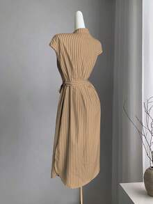 Vestido camisero corto de rayas azules con bolsillos, lazo y aberturas, de estilo tranquilo y elegante, apropiado para conciertos de graduación, negocios casuales, estilo old money, vacaciones y tiempo libre en primavera y verano de 2025 - Caqui - Ver 6